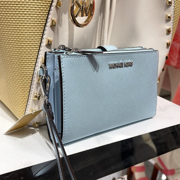 MICHAEL KORS LARGE DOUBLE ZIP WRISTLET WALLET PHONE CASE CLUTCH 
Vista Blue 
NWT - Picture 3 of 16